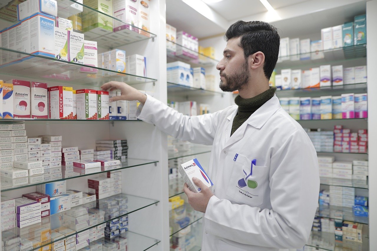 doctor-8264057_1280 pharmacy alternatives pill pals